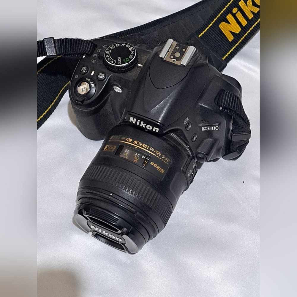 Nikon d3100 Af-s dx micro Nikkor 40mm f/2.8g Lens